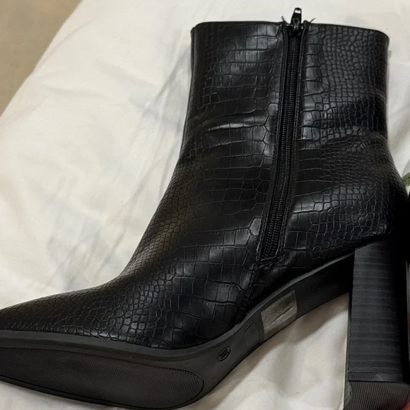 Journee Collection Black Heeled Boots - Picture 11 of 12